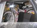 Велосипеды в салоне - вид через левую заднюю дверь